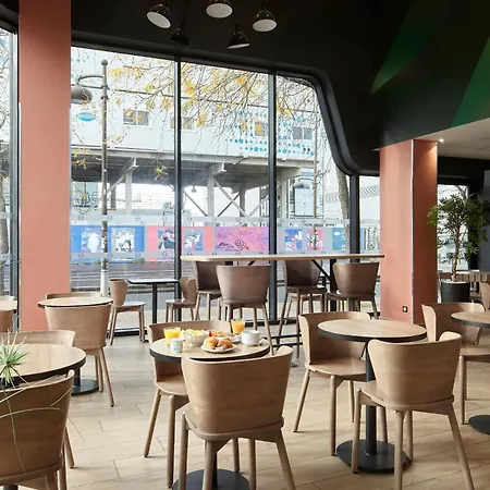 Paris Quai De Seine Hotel